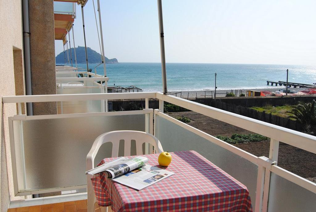 Residence Riviera Albenga Eksteriør bilde